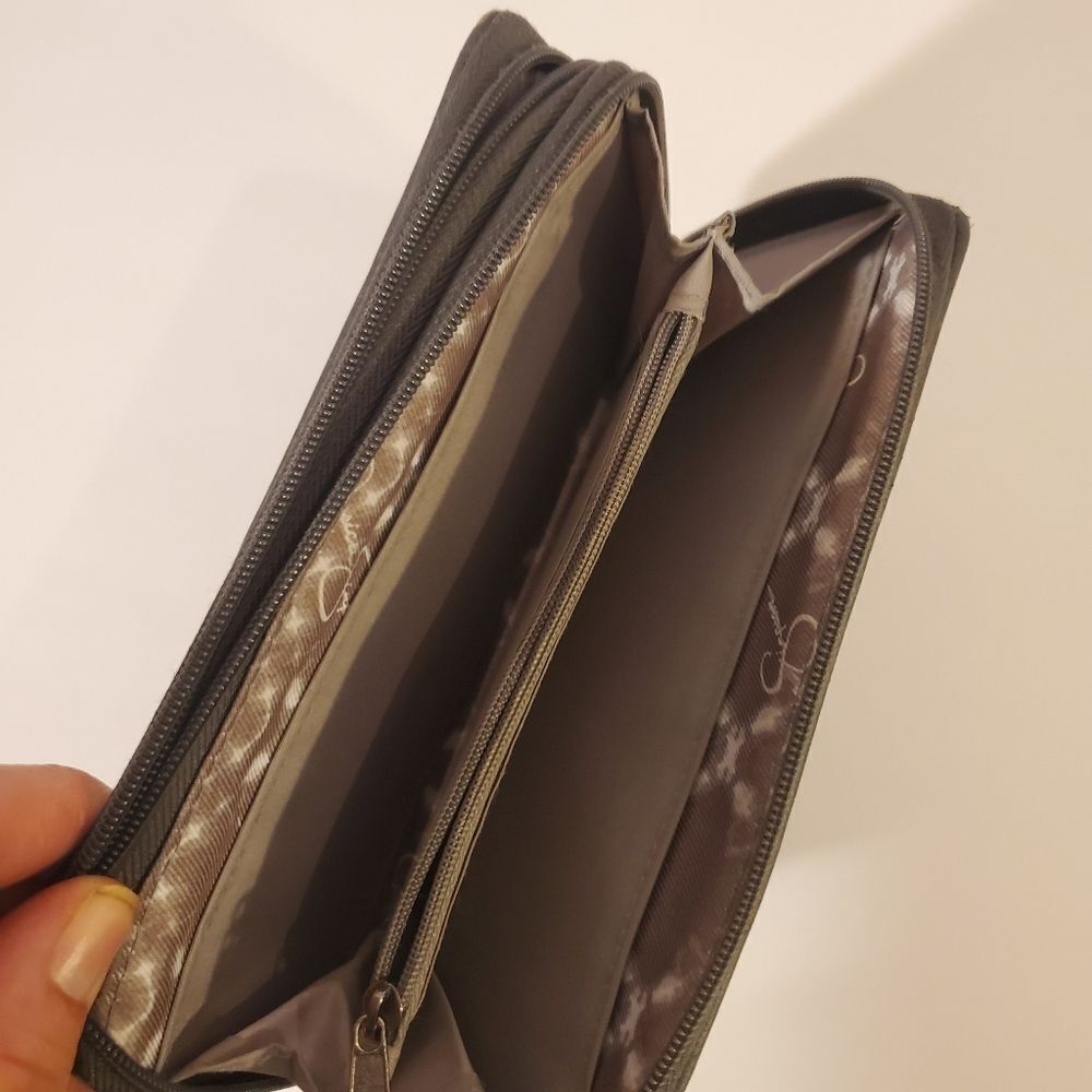 Jessica Simpson wallet - Picture 11 of 14